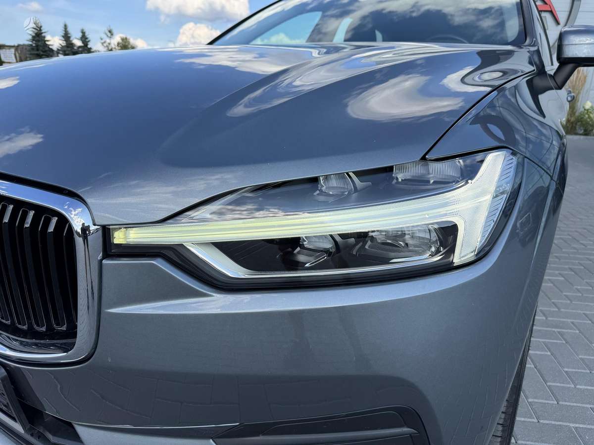 Volvo XC60, 2.0 l., off-road / crossover