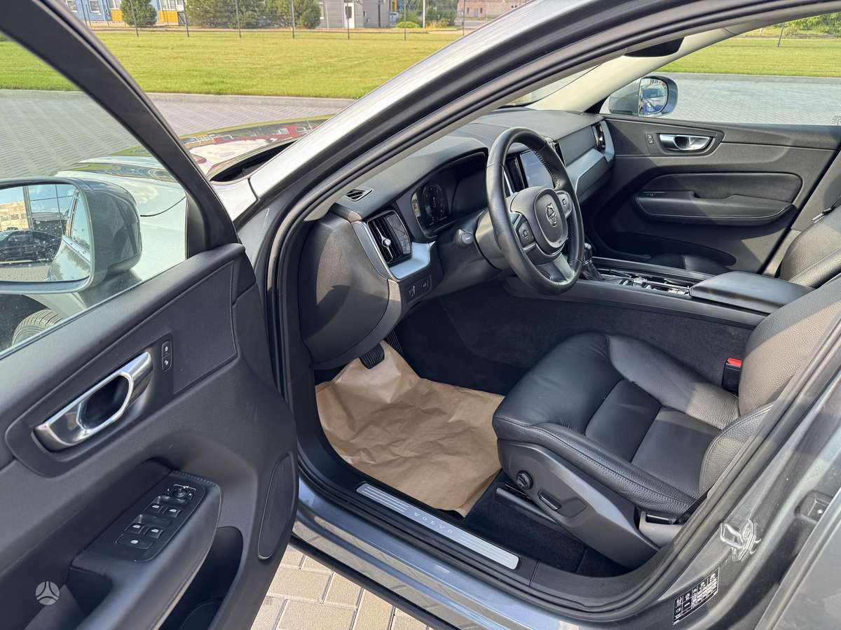 Volvo XC60, 2.0 l., off-road / crossover