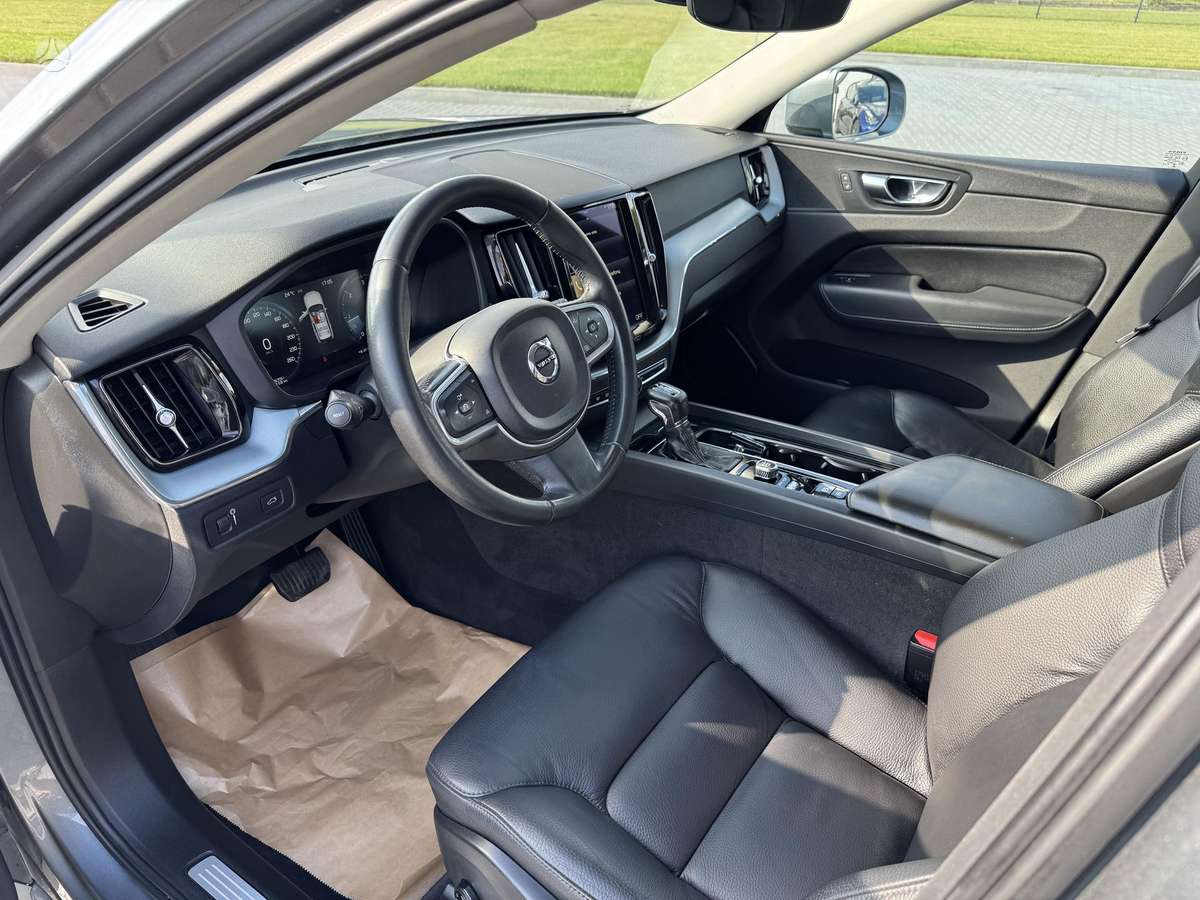 Volvo XC60, 2.0 l., off-road / crossover