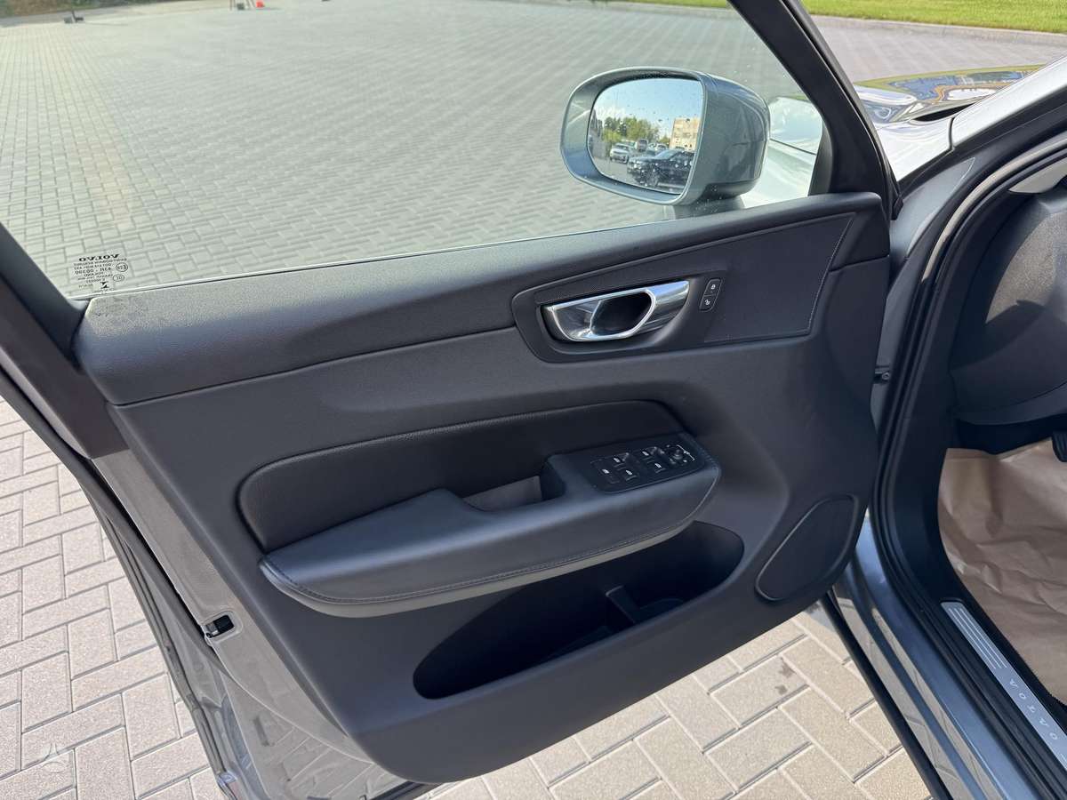Volvo XC60, 2.0 l., off-road / crossover