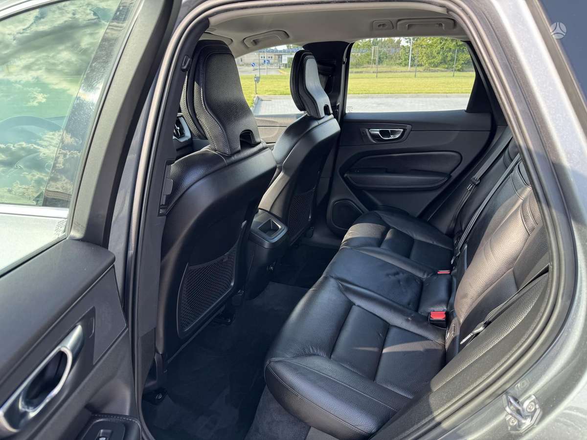 Volvo XC60, 2.0 l., off-road / crossover