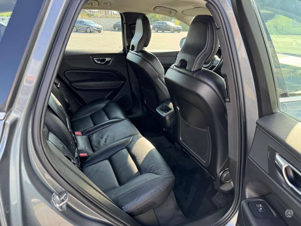 Volvo XC60, 2.0 l., off-road / crossover
