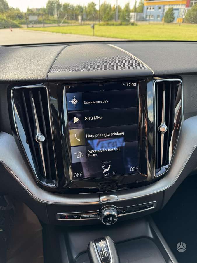 Volvo XC60, 2.0 l., off-road / crossover