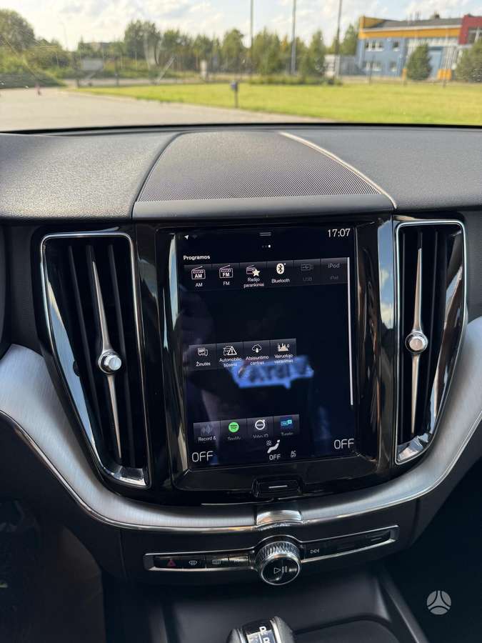 Volvo XC60, 2.0 l., off-road / crossover