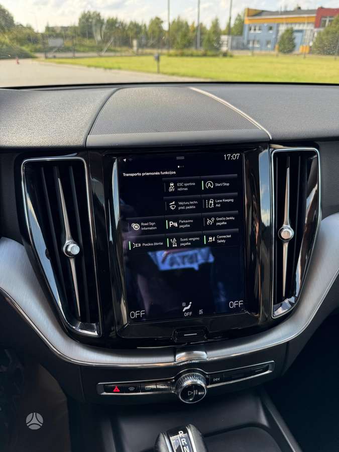 Volvo XC60, 2.0 l., off-road / crossover