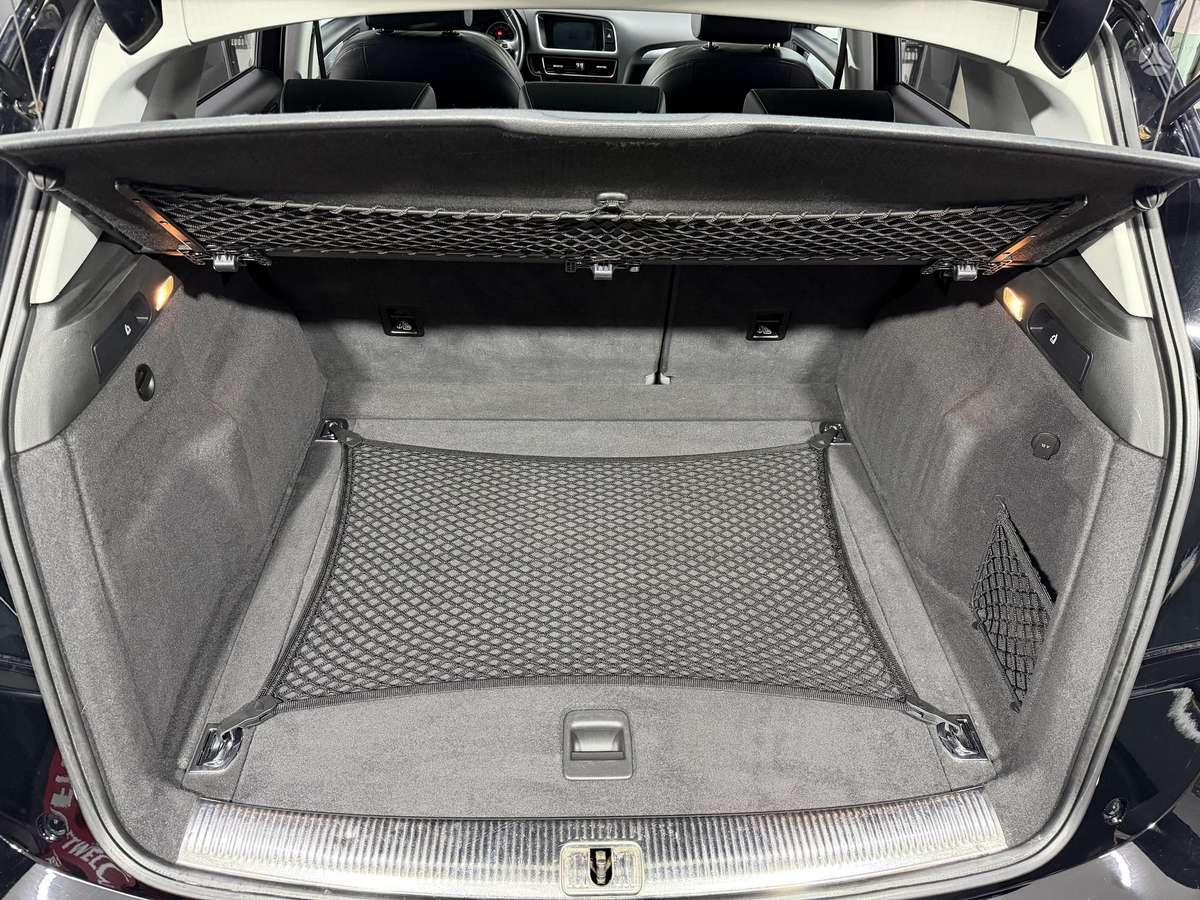 Audi Q5, 2.0 l., off-road / crossover