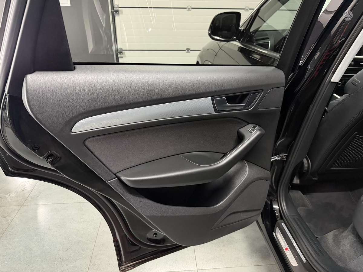 Audi Q5, 2.0 l., Внедорожник / Кроссовер