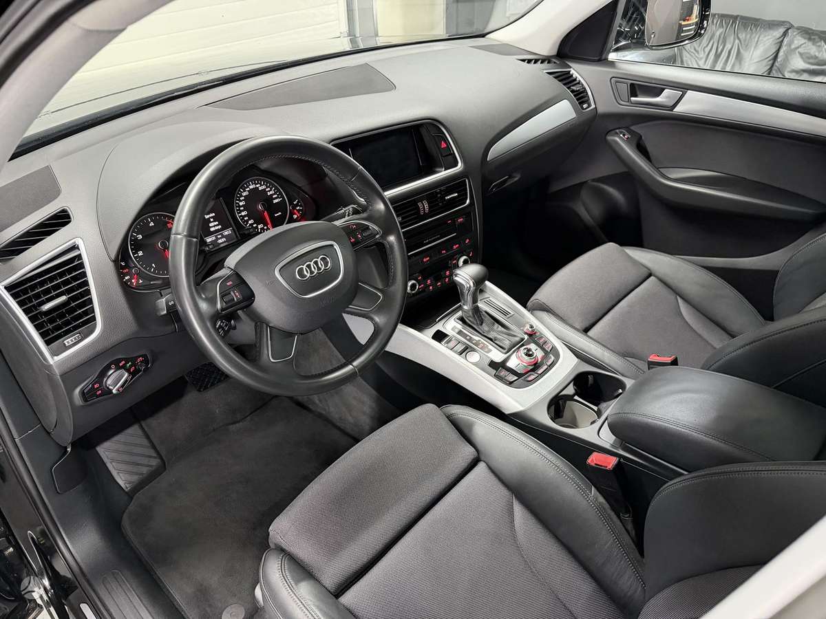 Audi Q5, 2.0 l., off-road / crossover