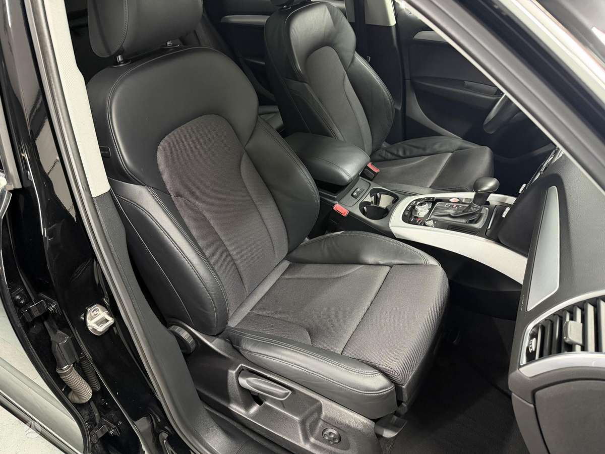 Audi Q5, 2.0 l., off-road / crossover