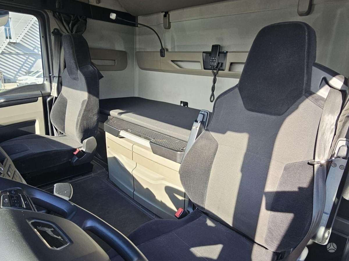 MAN TGX 18.470, double sleeper