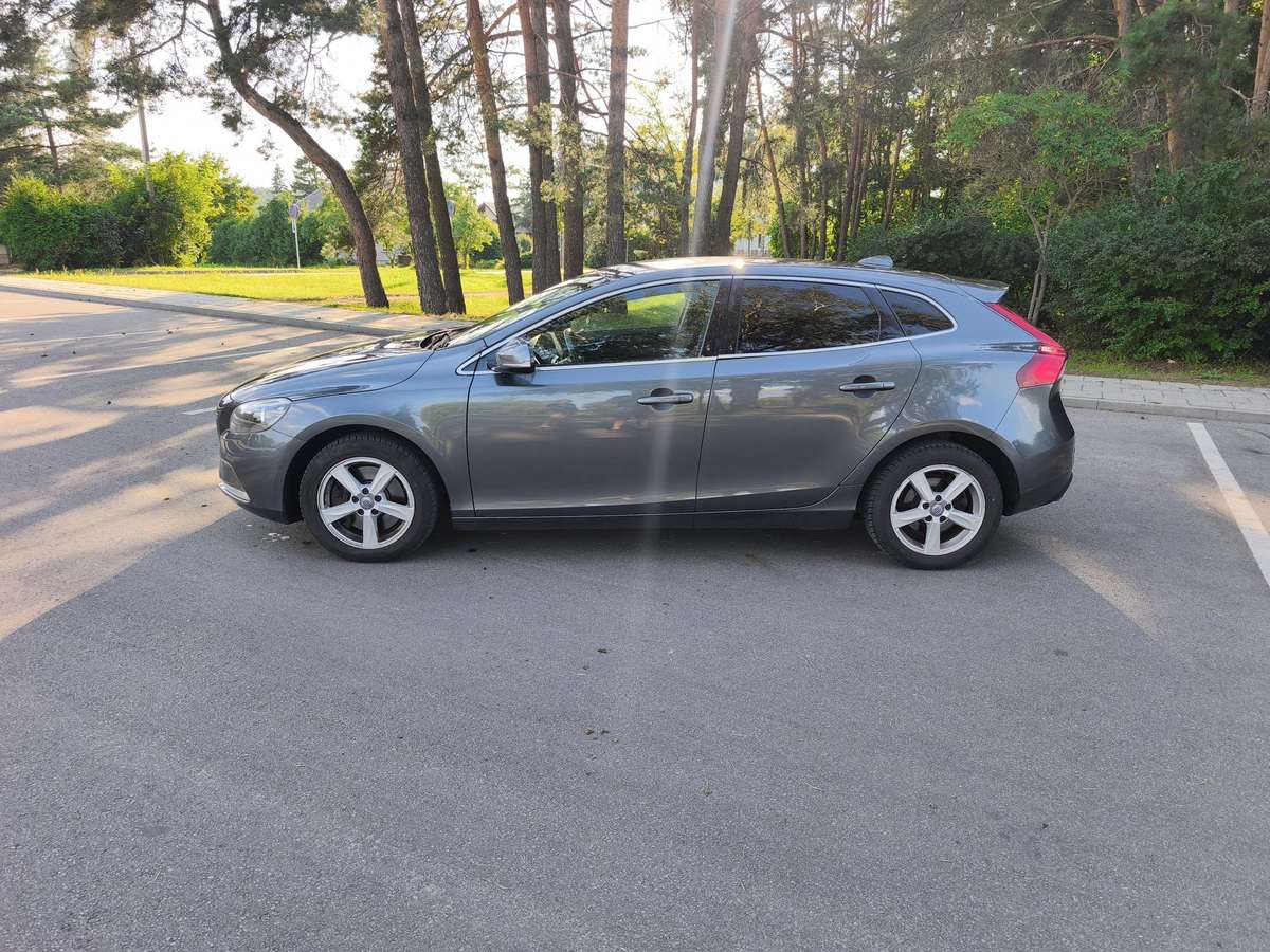 Volvo V40, 2.0 l., hatchback