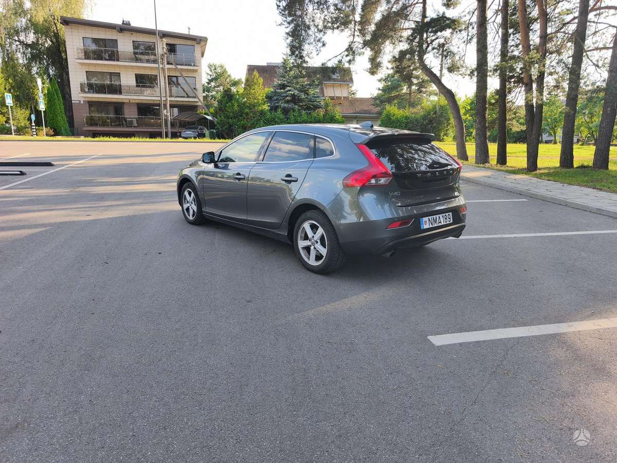 Volvo V40, 2.0 l., hatchback