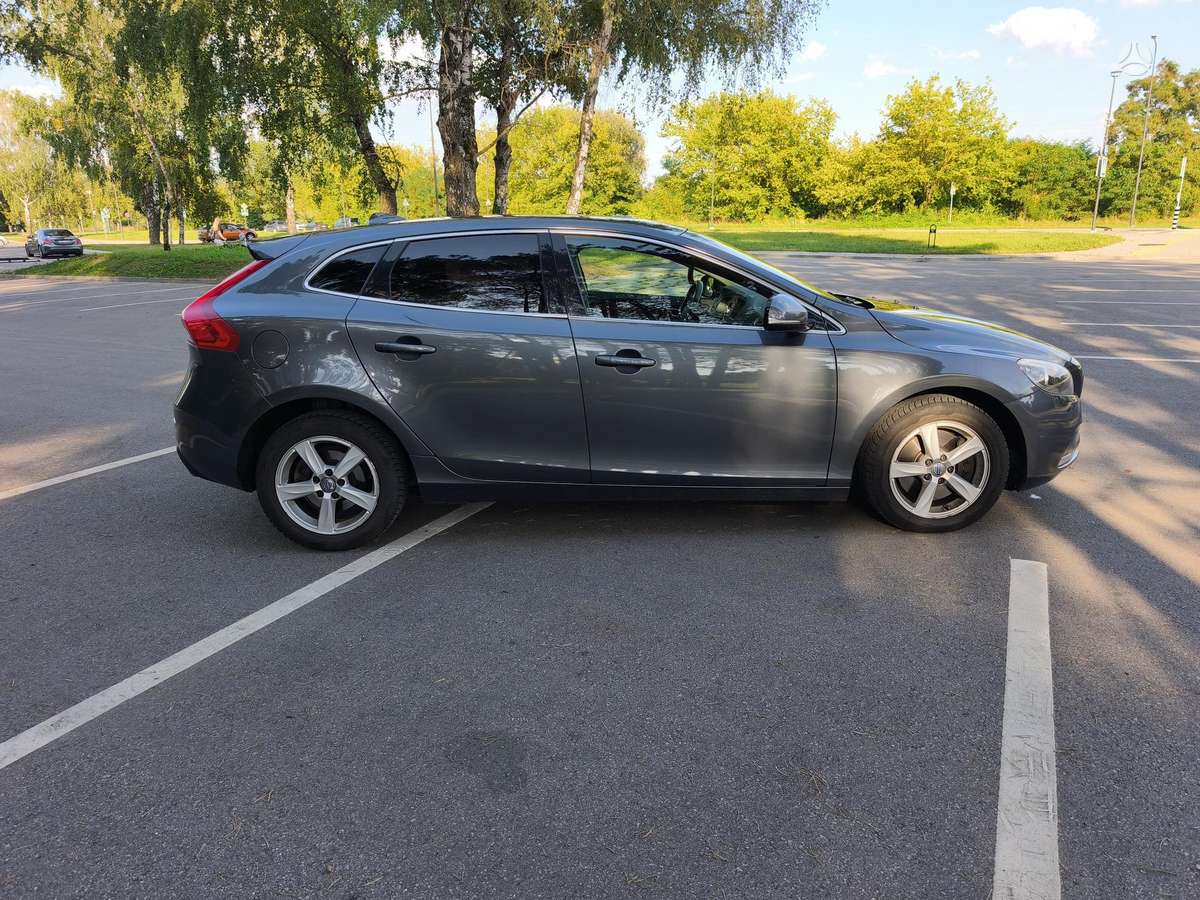 Volvo V40, 2.0 l., Хэтчбек