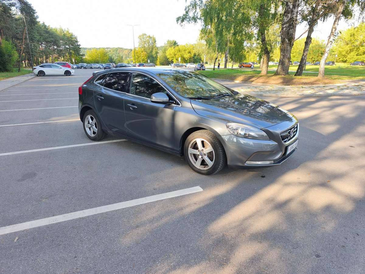 Volvo V40, 2.0 l., hatchback