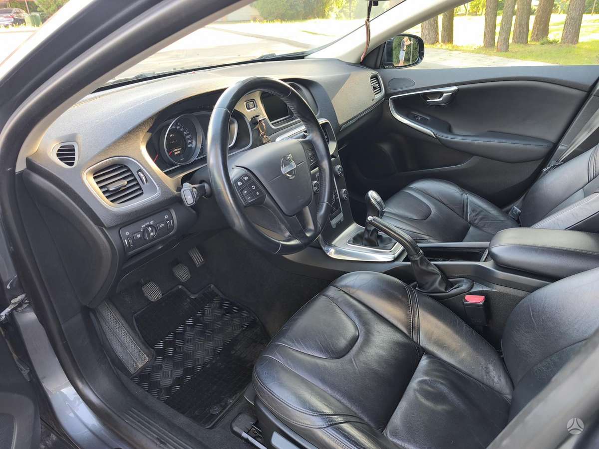 Volvo V40, 2.0 l., hatchback