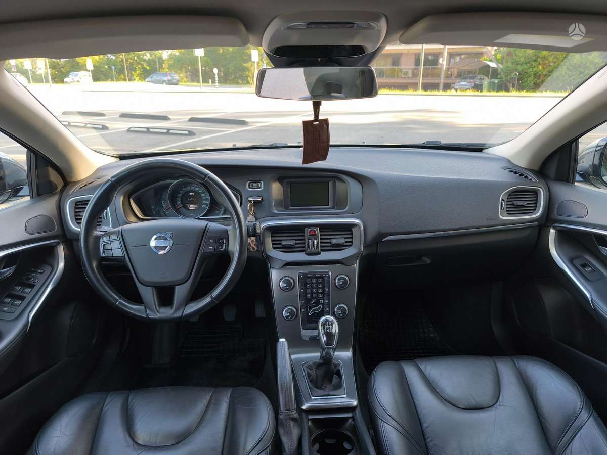 Volvo V40, 2.0 l., hatchback
