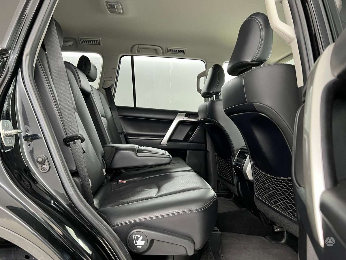 Toyota Land Cruiser - 7