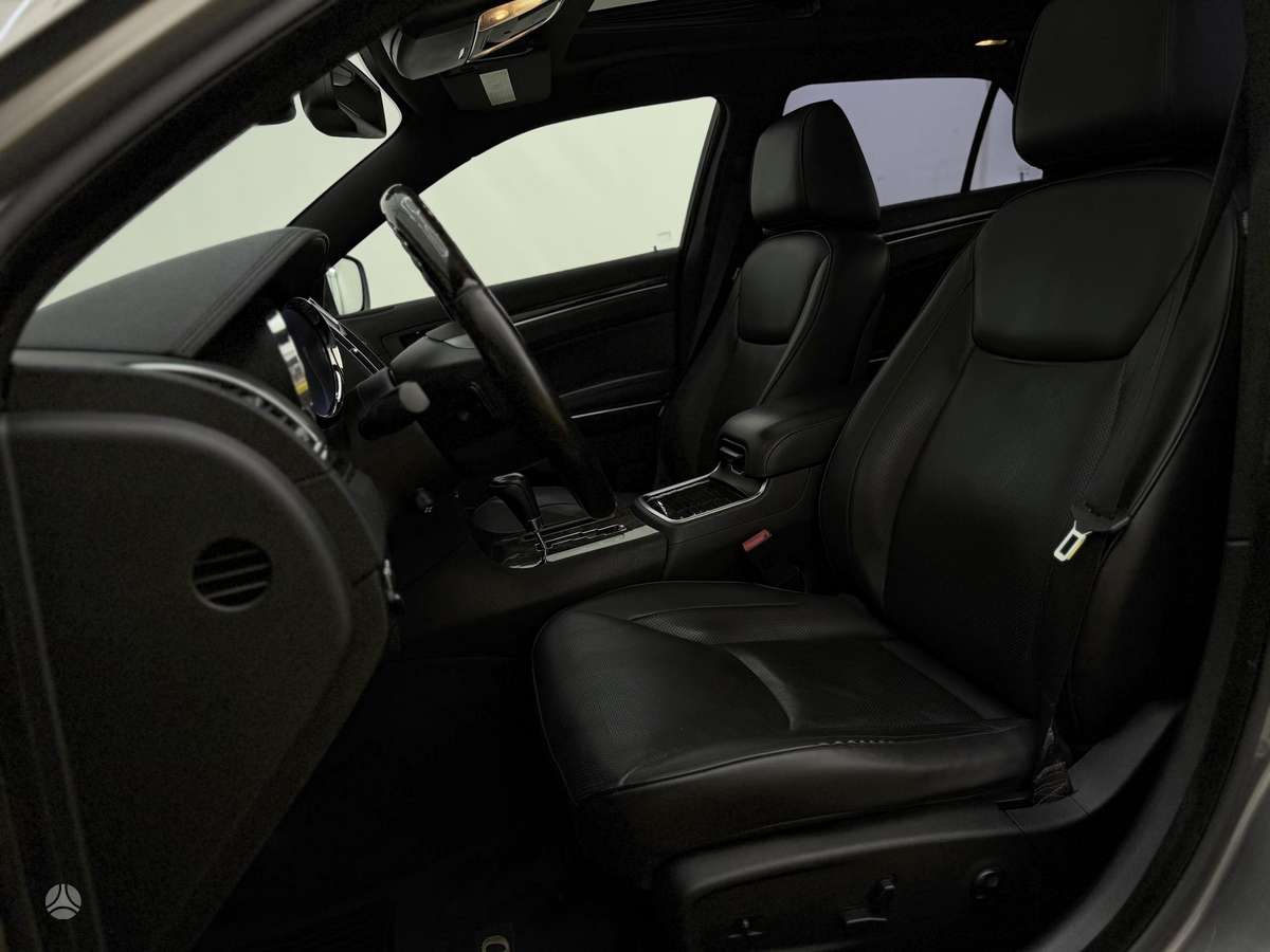 Chrysler 300C, 3.0 l., Седан