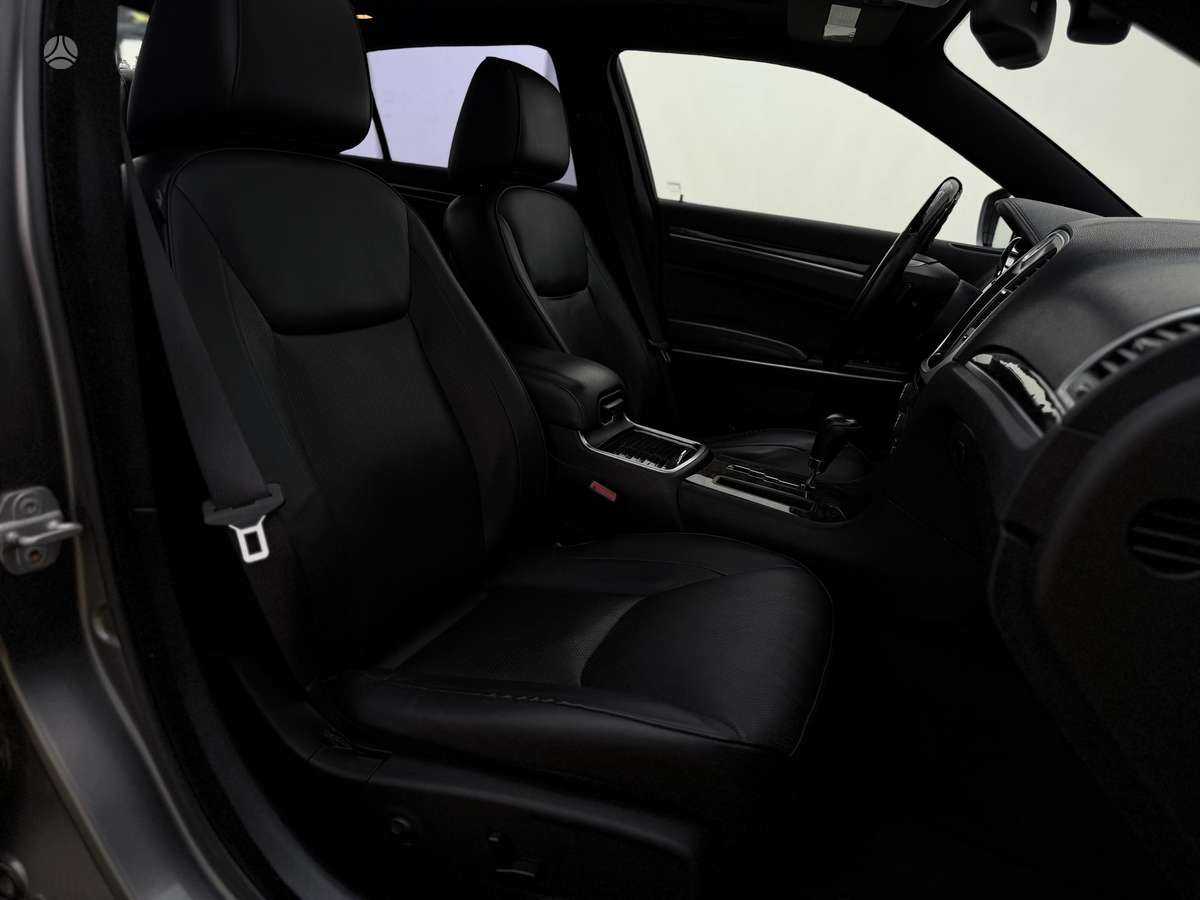 Chrysler 300C, 3.0 l., Седан