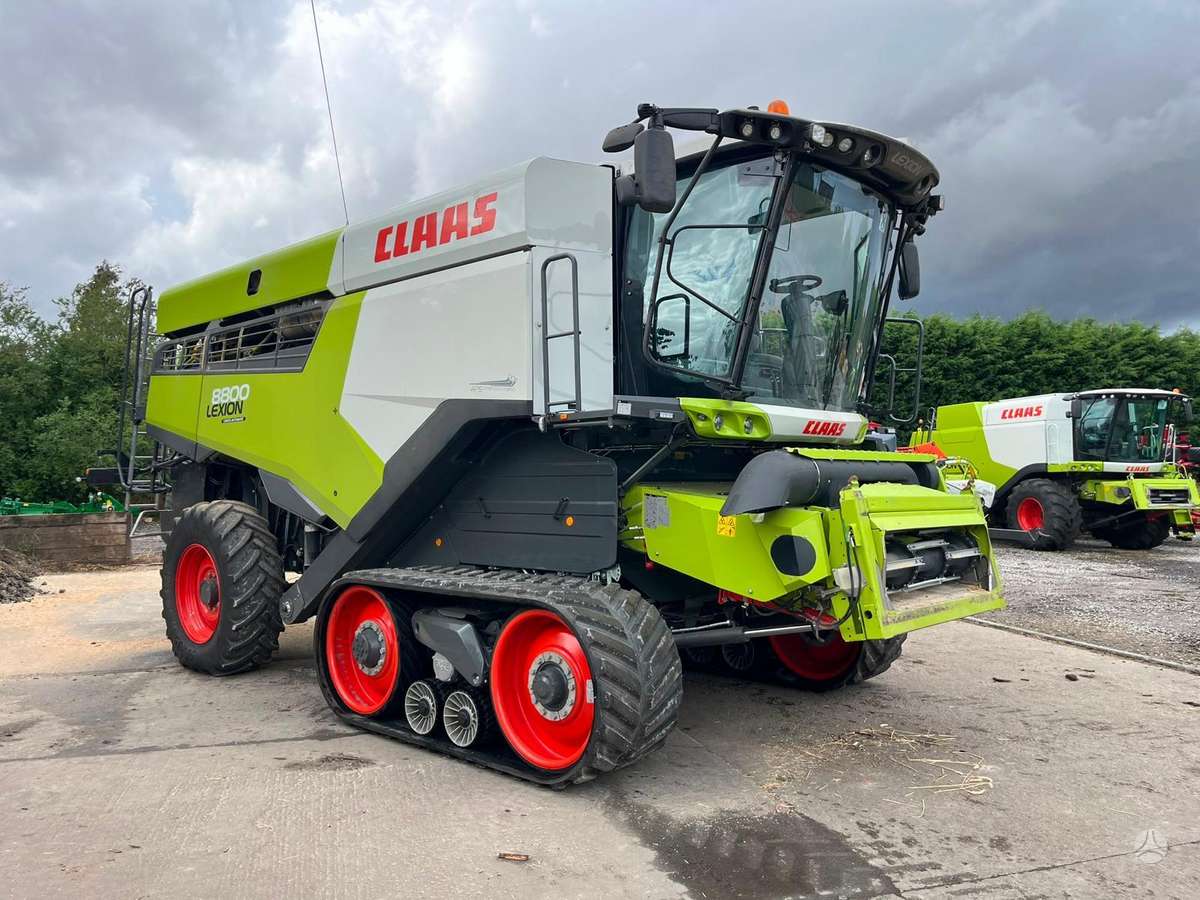 Claas Lexion 8800, kombainai
