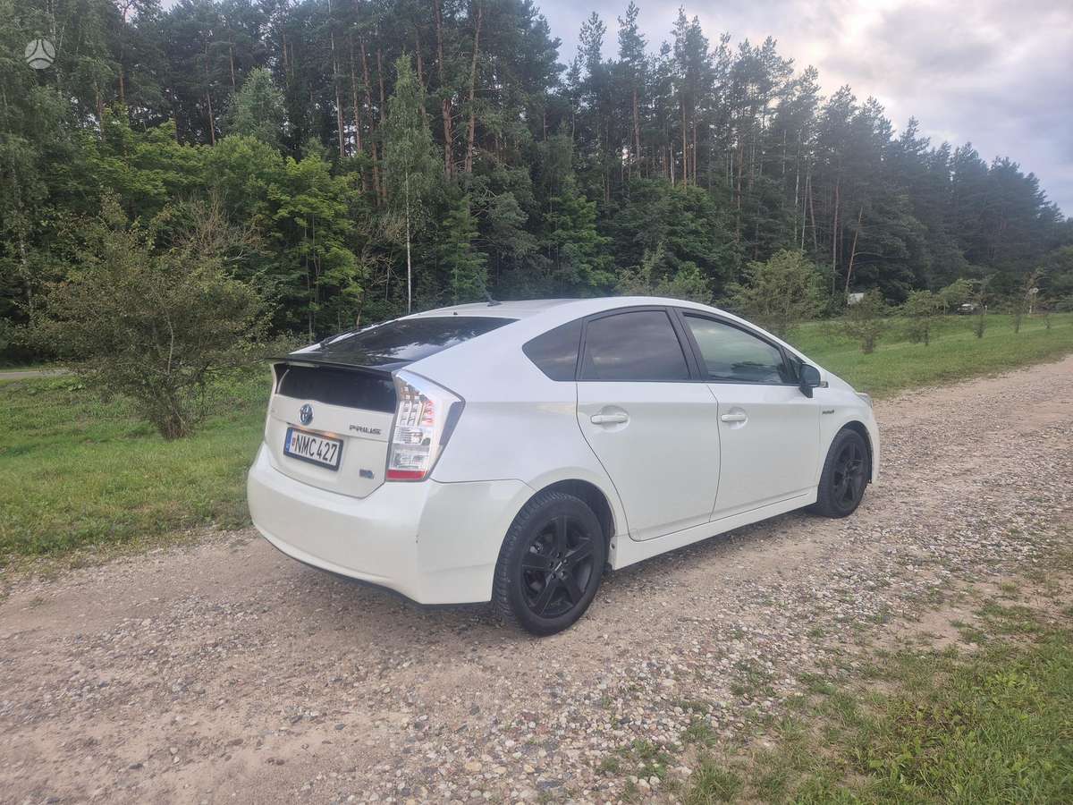Toyota Prius - 4