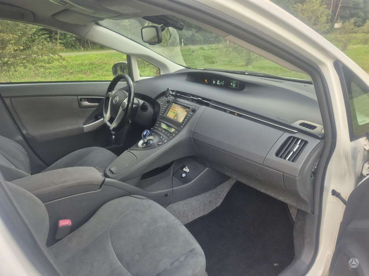 Toyota Prius - 8