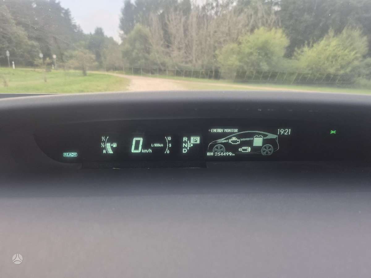 Toyota Prius - 12