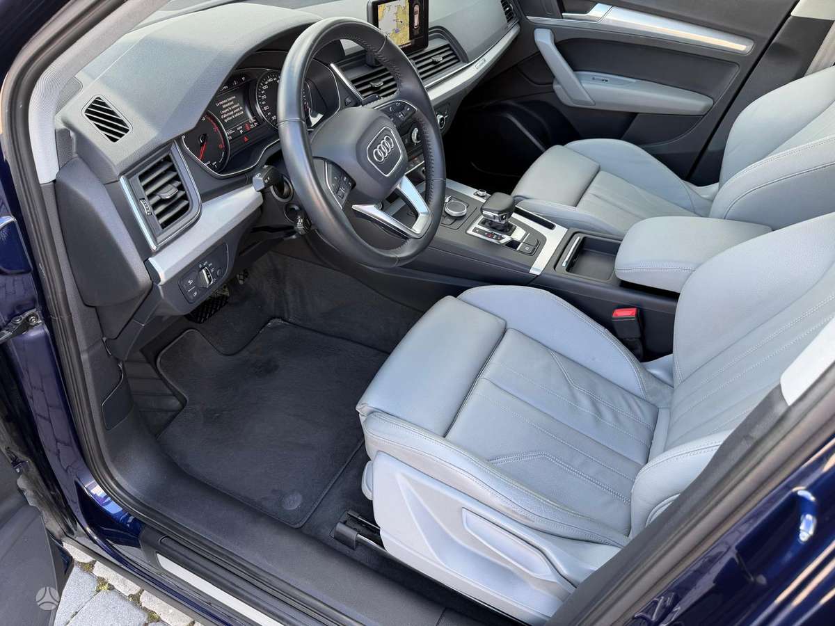 Audi Q5, 2.0 l., off-road / crossover