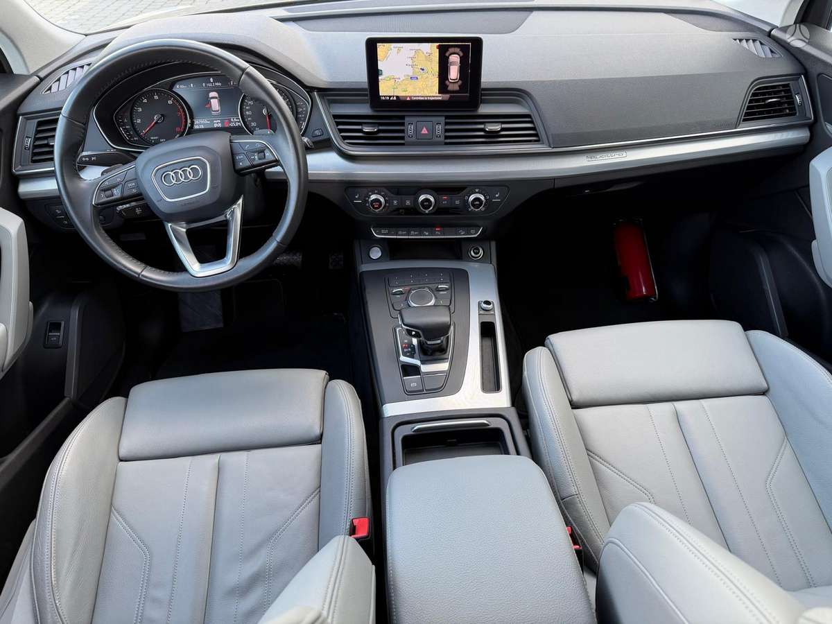 Audi Q5, 2.0 l., Внедорожник / Кроссовер