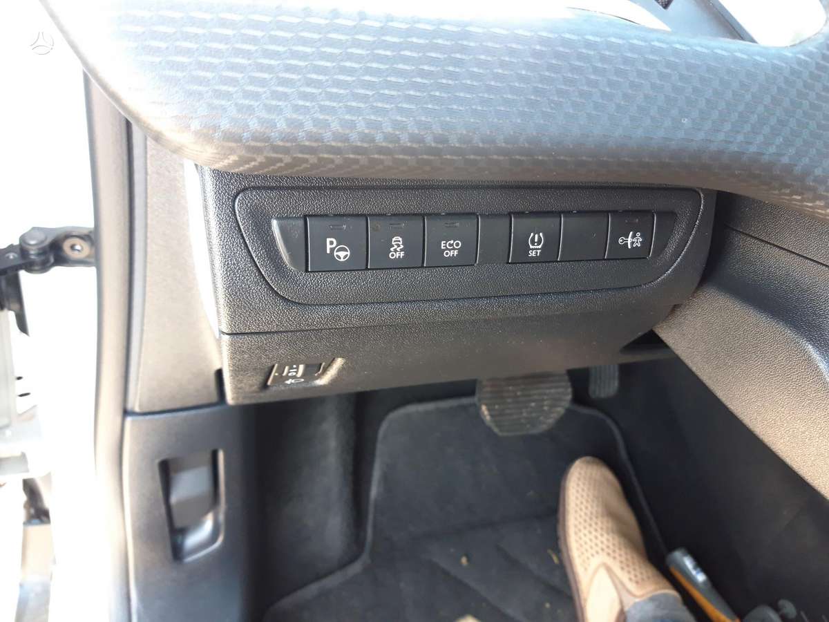 Peugeot 2008, 1.2 l., Минивэн