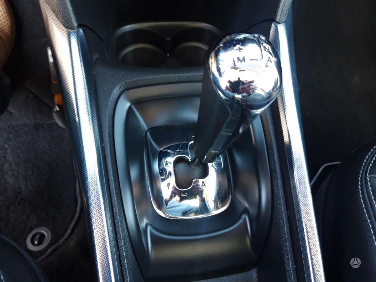Peugeot 2008, 1.2 l., mpv / minivan