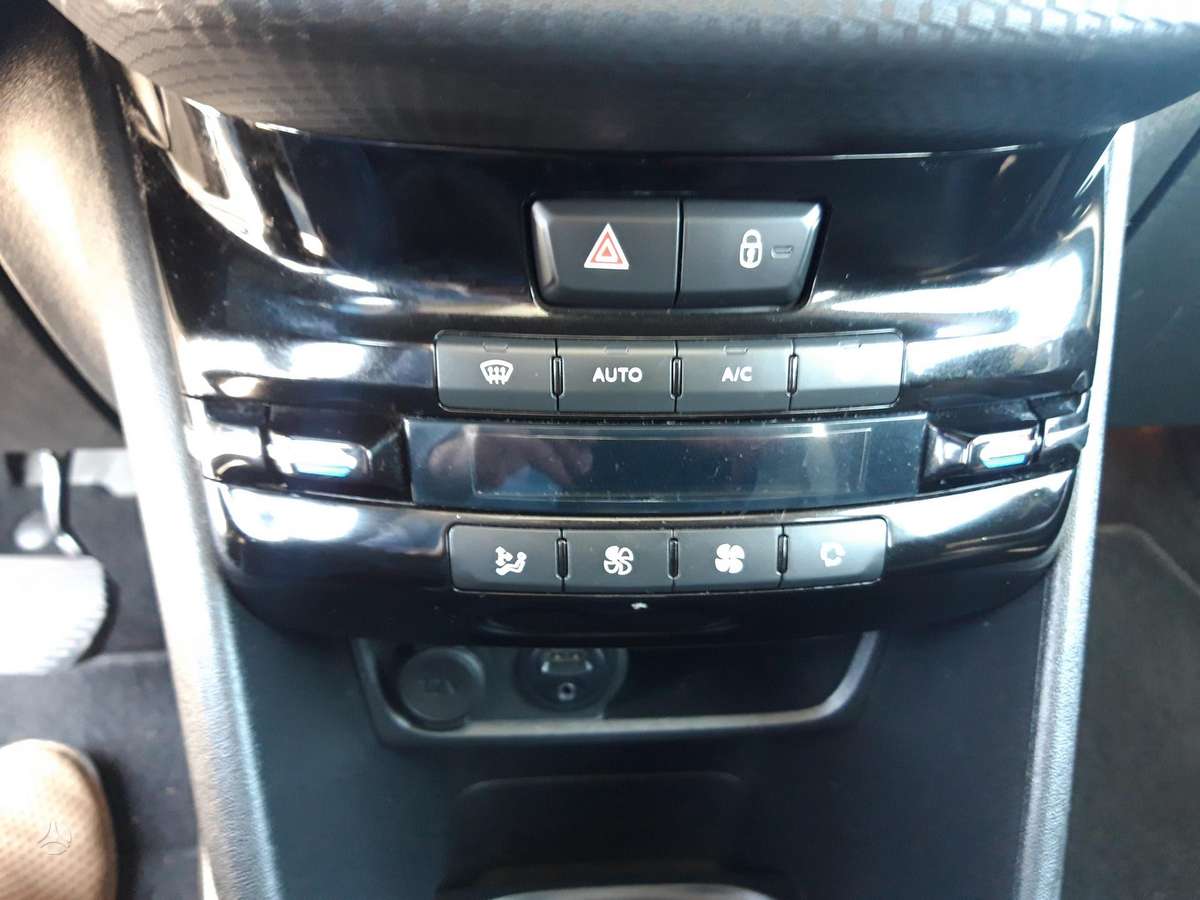 Peugeot 2008, 1.2 l., Минивэн
