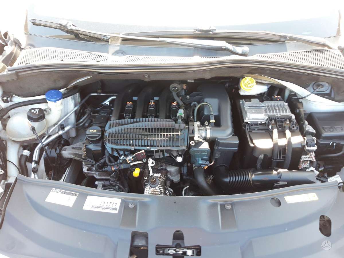 Peugeot 2008, 1.2 l., Минивэн