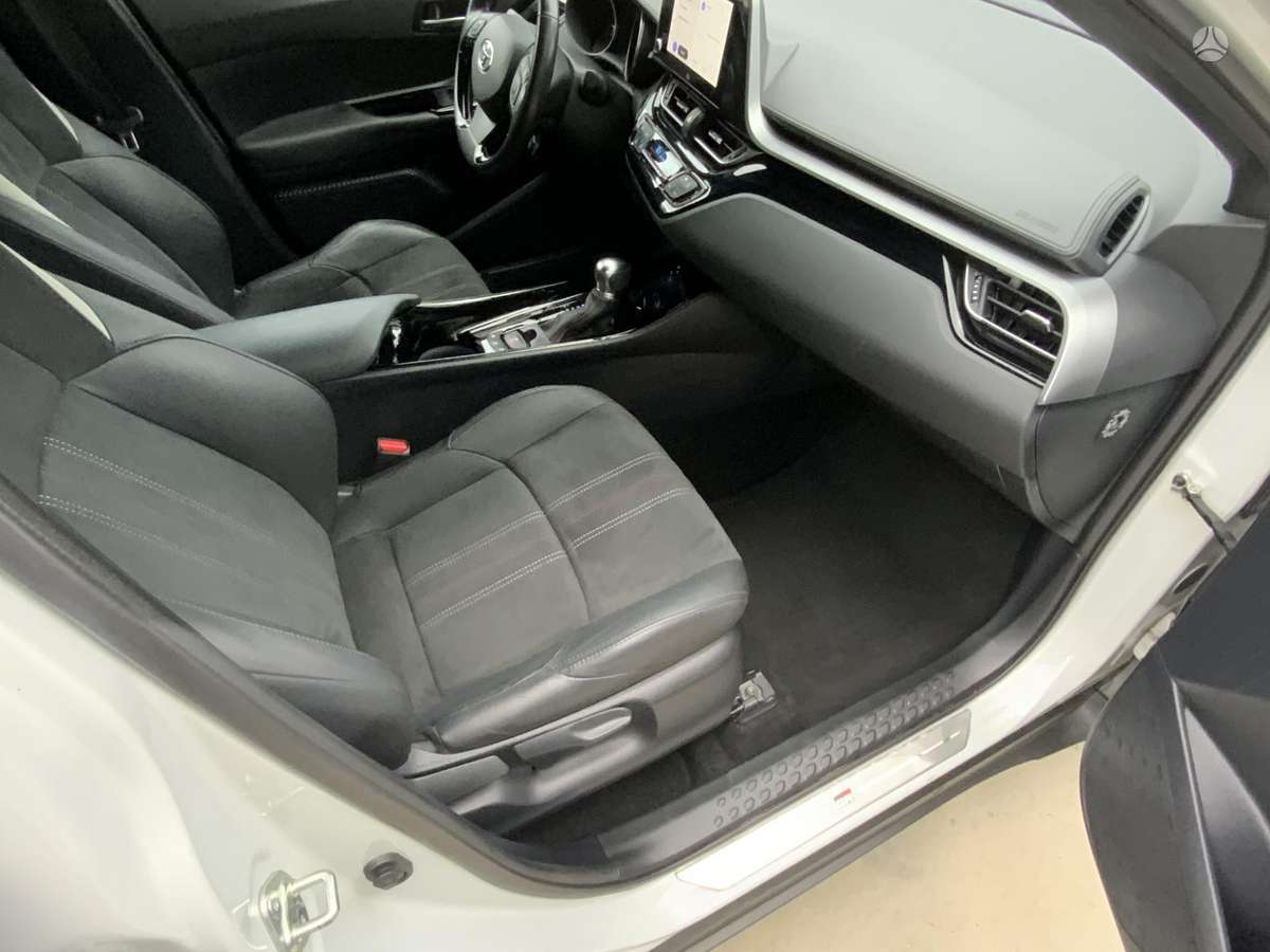 Toyota C-HR - 11