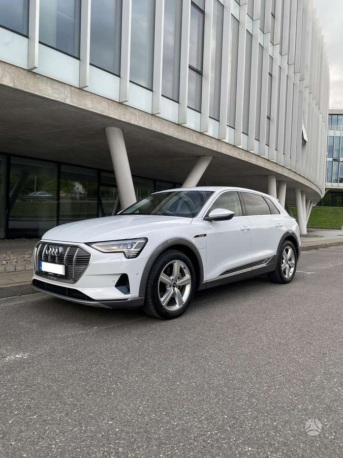 Audi e-tron, 71 kWh, off-road / crossover