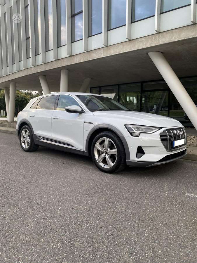 Audi e-tron, 71 kWh, off-road / crossover
