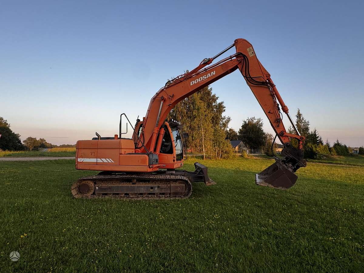 Doosan DX140LC, excavator