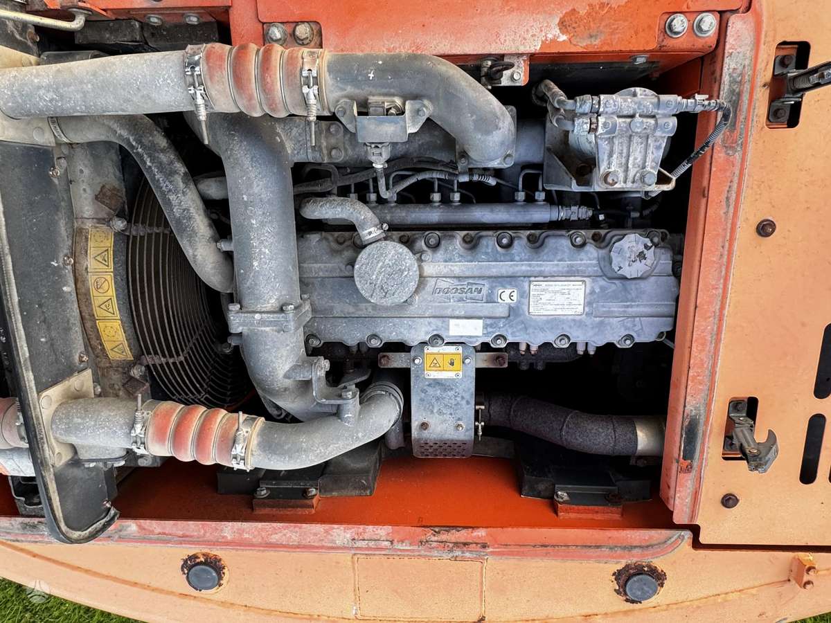 Doosan DX140LC, excavator