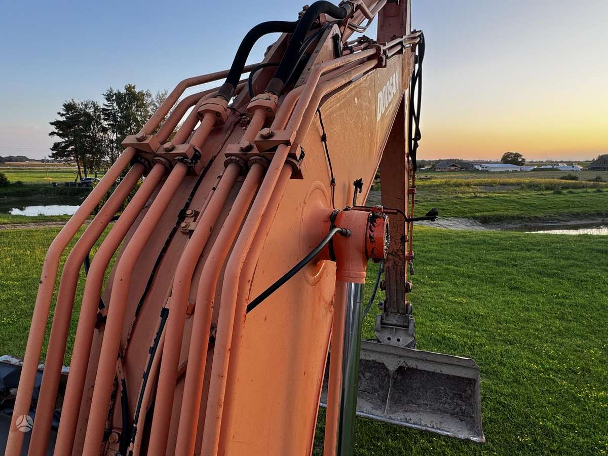Doosan DX140LC, excavator