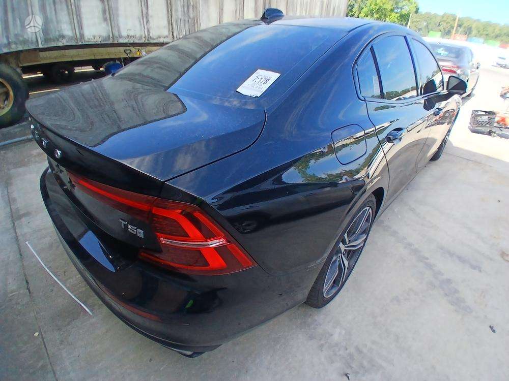 Volvo S60, 2.0 l., Седан