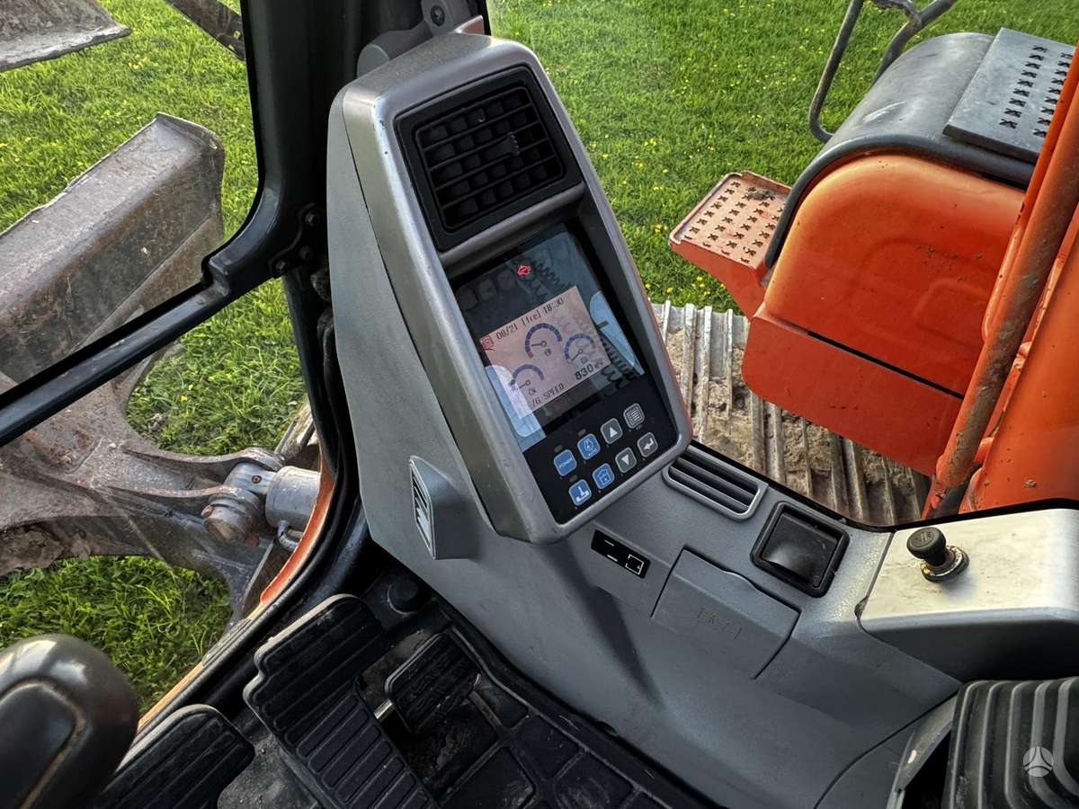 Doosan DX140LC, excavator