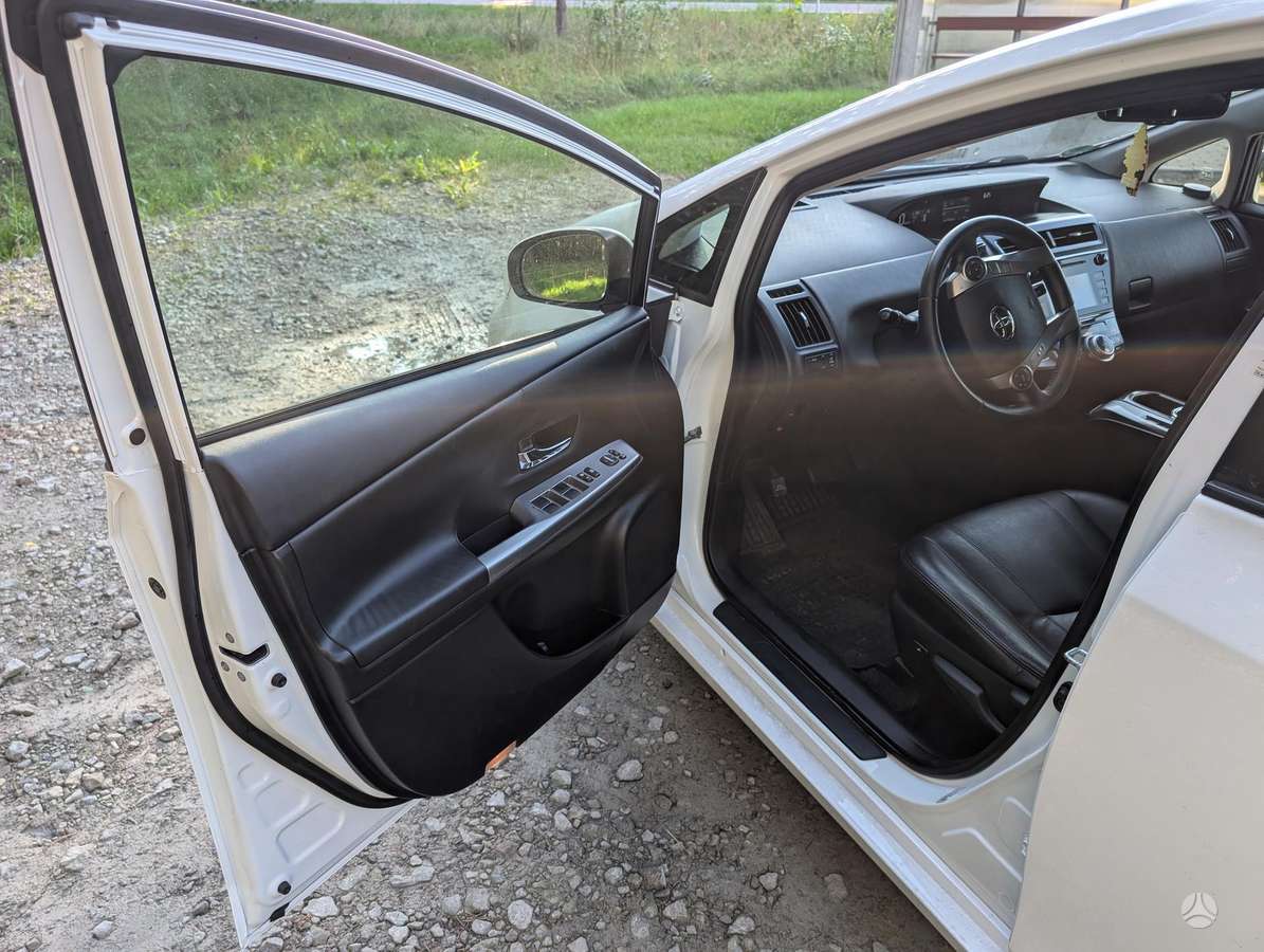 Toyota Prius+ - 10