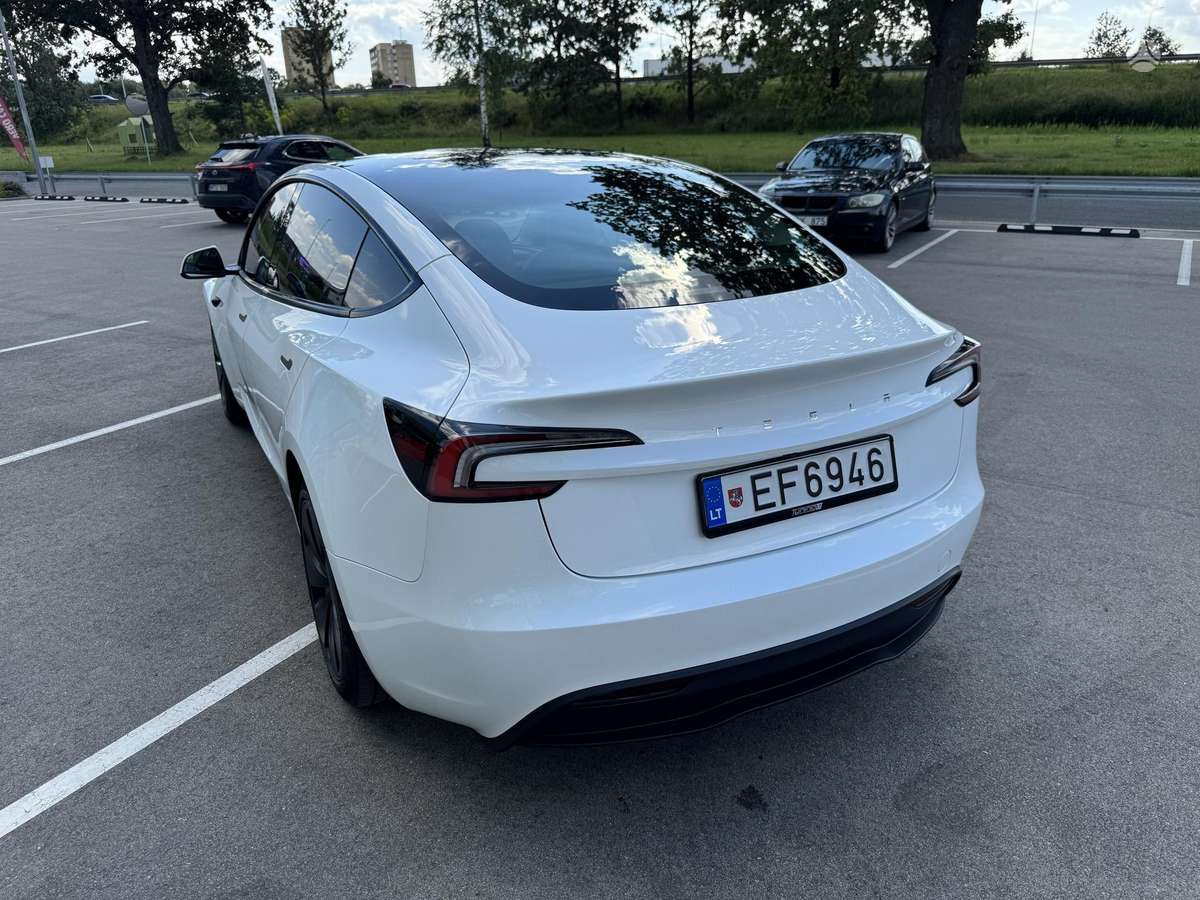 Tesla Model 3, 60 кВт·ч, Седан