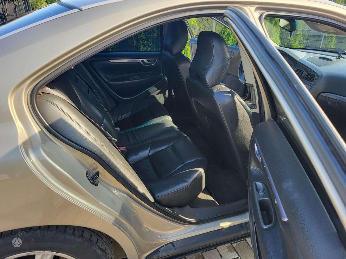 Volvo S60, 2.4 l., Седан