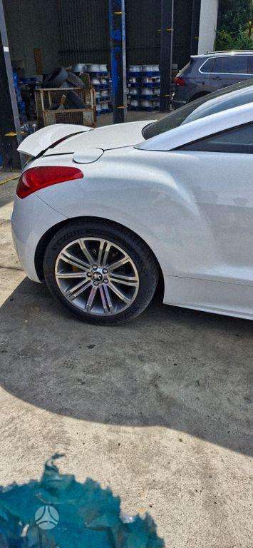 Peugeot RCZ