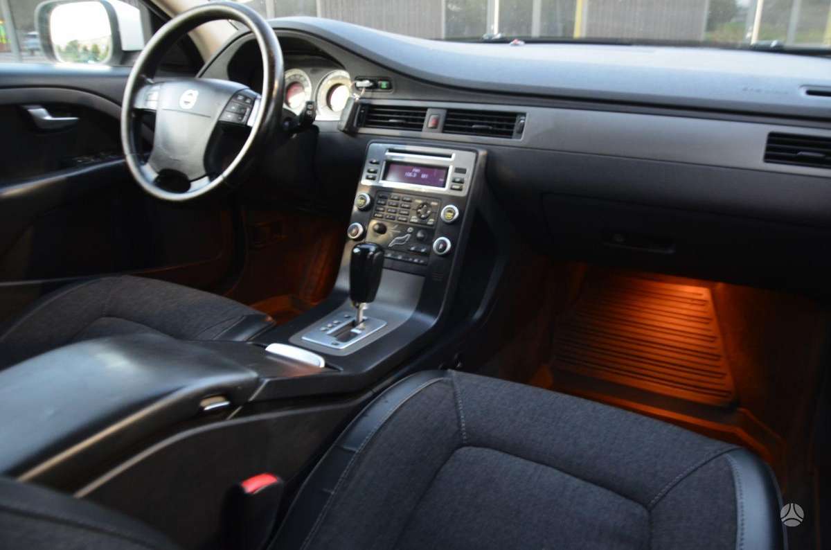 Volvo XC70, 2.4 l., wagon