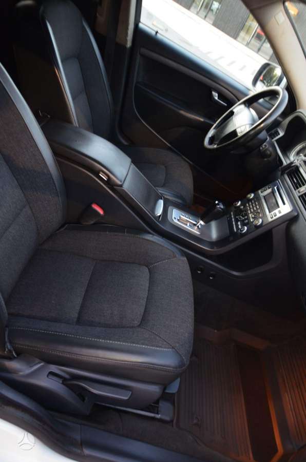 Volvo XC70, 2.4 l., wagon