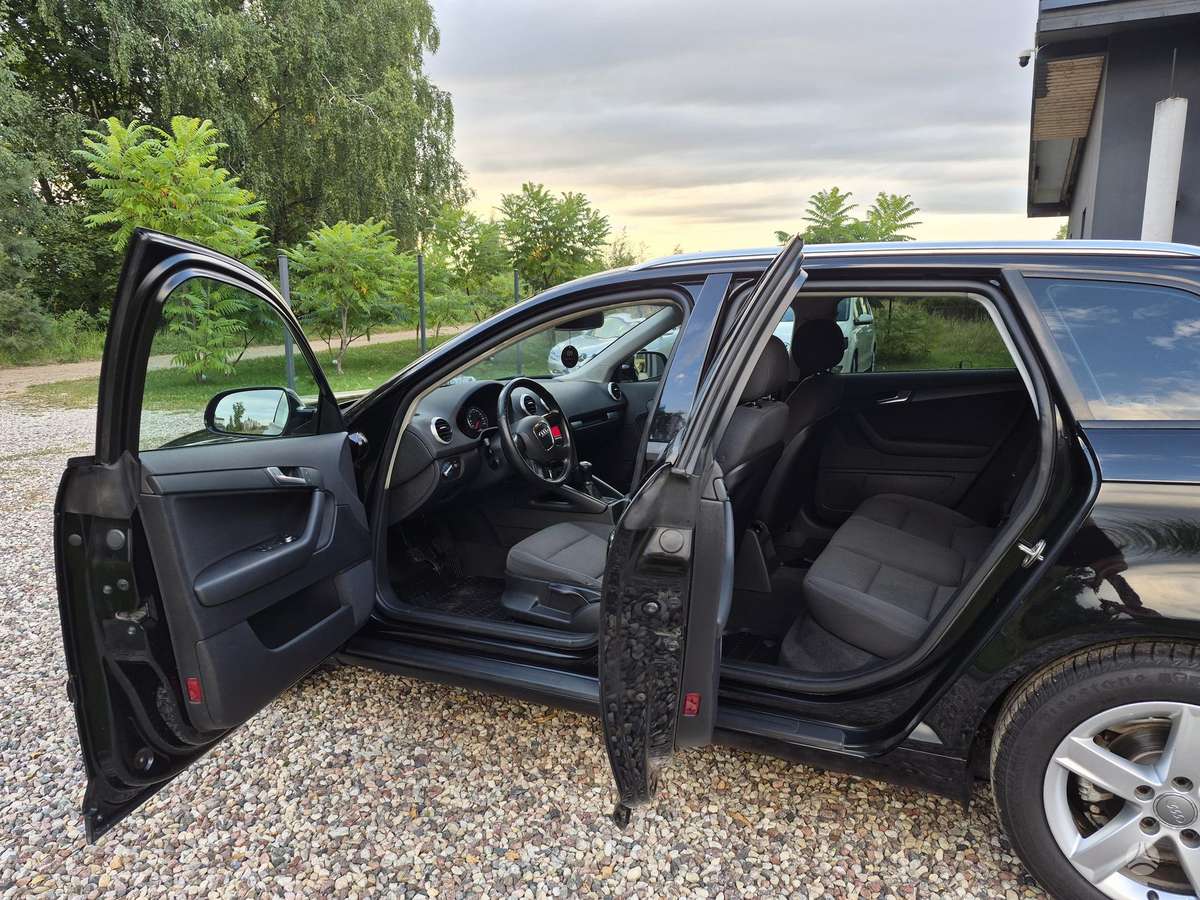 Audi A3, 1.6 l., hatchback