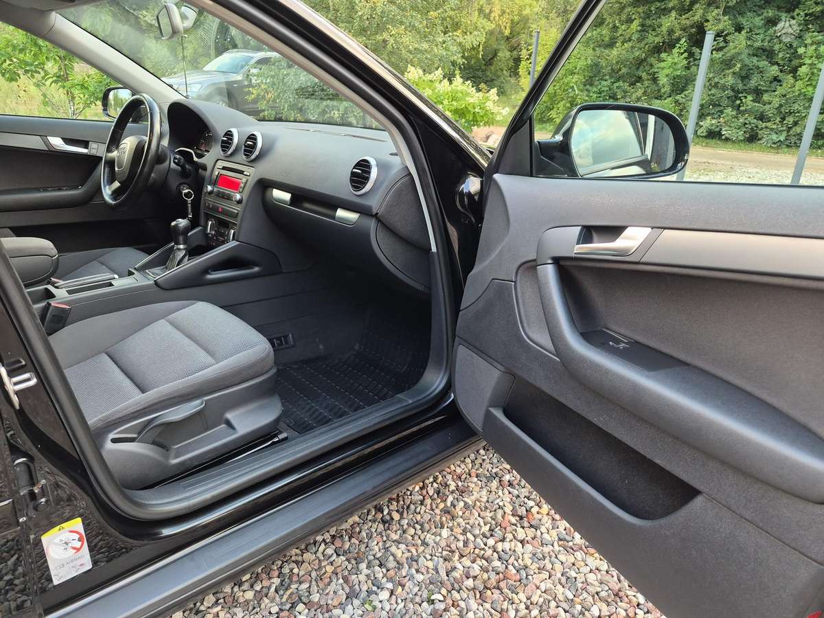 Audi A3, 1.6 l., hatchback