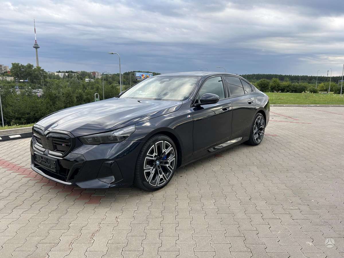 BMW i5, Седан